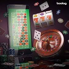 Dealer profesional melakukan putaran roulette di studio jkt303